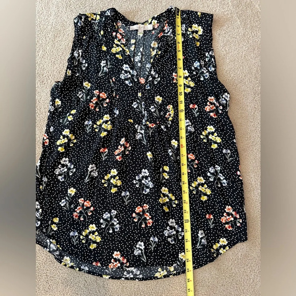 Loft Women’s Black Floral Print Split V-Neck Sleeveless Rayon Blouse‎ Large - Picture 10 of 13